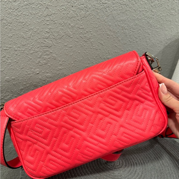 GUESS Handbag - Picture 2 of 4